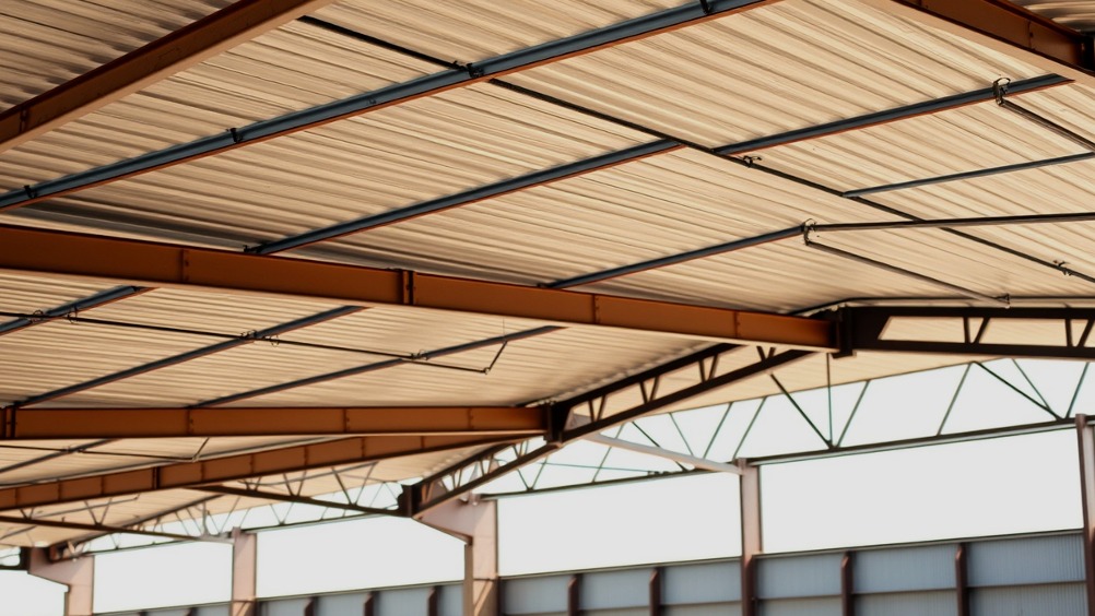 Trapez Sacla Çatı Sistemleri: Neden ve Nasıl Tercih Edilir?